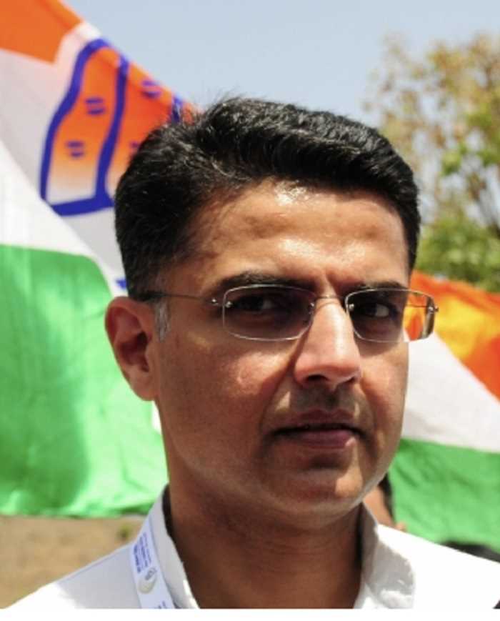 कांग्रेस कार्यालय के बाहर हिरासत में लिए गए सचिन पायलट